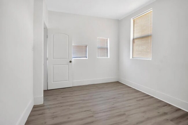 Building Photo - 2105 Walnut St