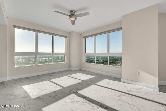 Building Photo - 231 Riverside Dr