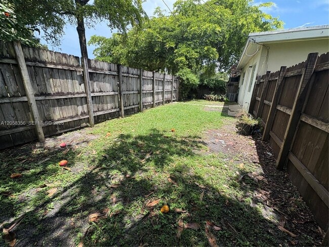 Building Photo - 410 Pinecrest Dr