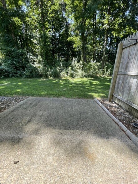 Building Photo - 25B Pine Ln