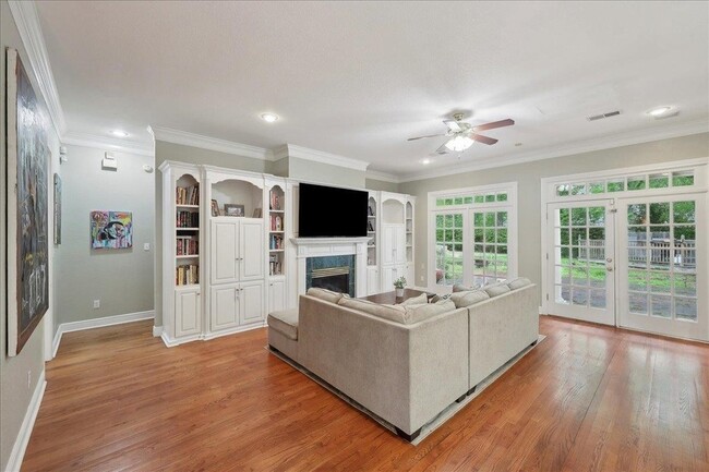 Building Photo - 4 Twin Cir Dr