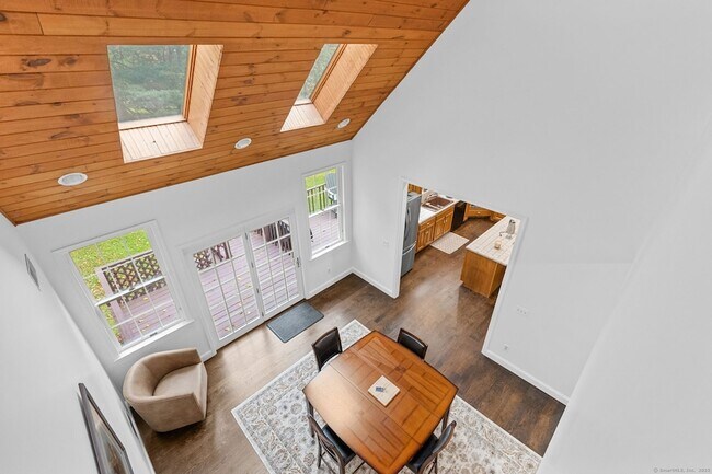 Building Photo - 17 Curtis Dr