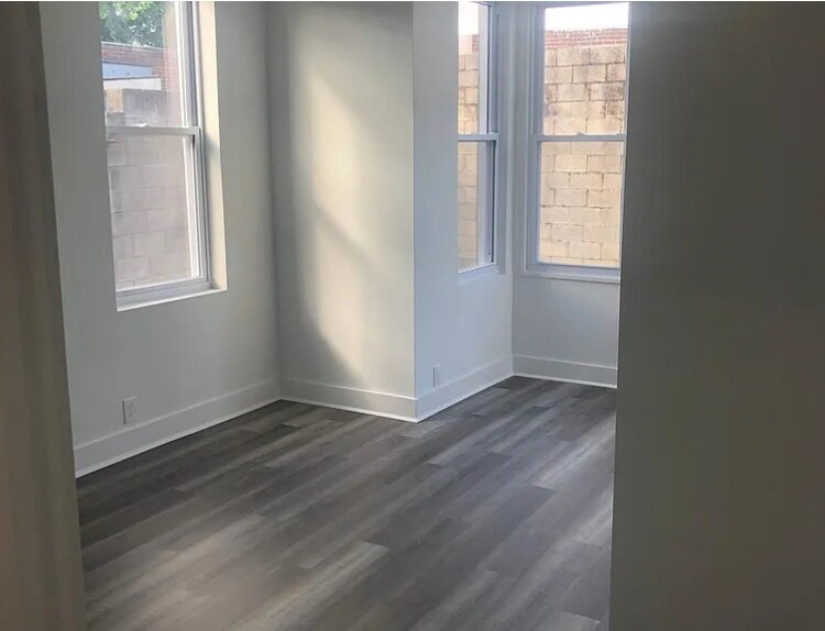 Building Photo - 2124 E Somerset St