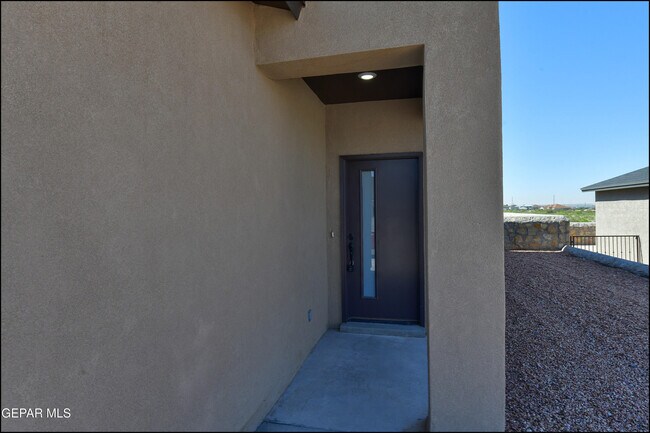 Building Photo - 516 Logwood Ave