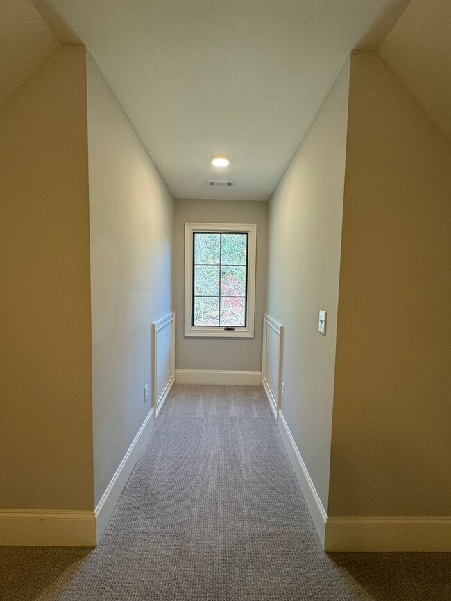 Building Photo - Grandeur Brick 4/3.5 with Bonus Room in The Oaks at Collinwood- $3,295