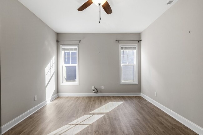 Building Photo - Stonebay Townhome