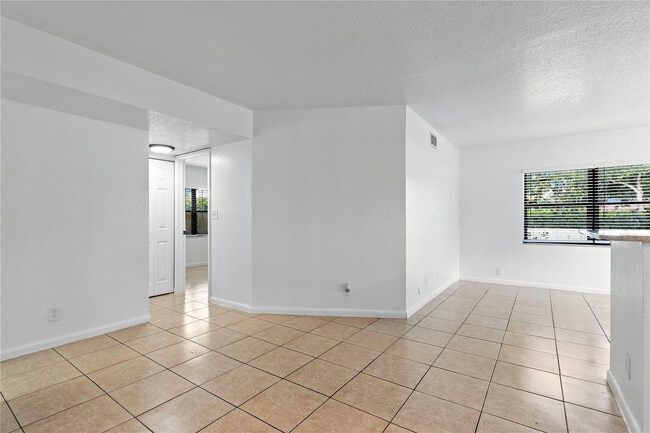 Building Photo - 11632 NW 26th Ct