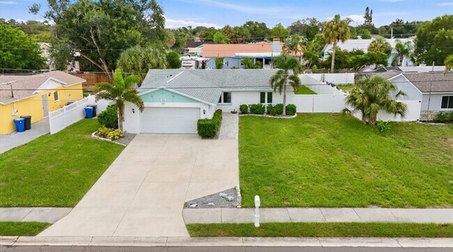 Building Photo - 6309 Flamingo Dr