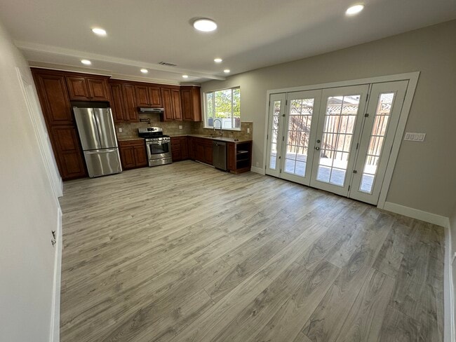 Building Photo - 4231 Davis St