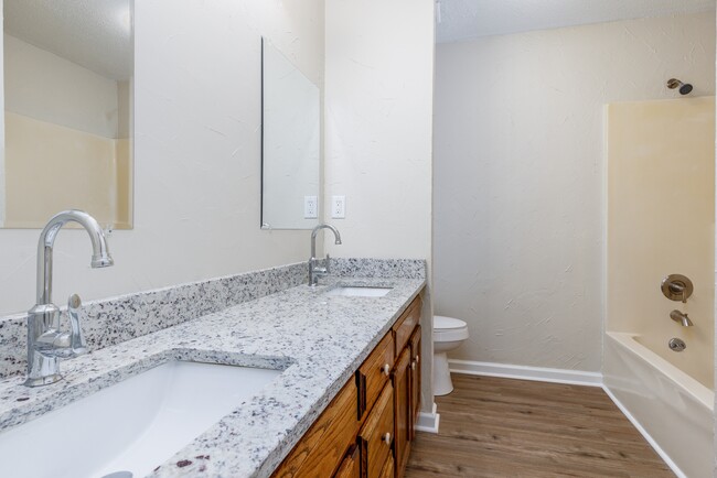 Building Photo - 2808 McDonald Ct SW