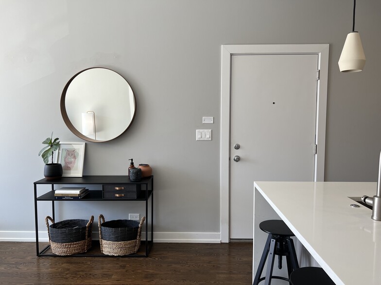 Front Entry - 1534 W Cortez St