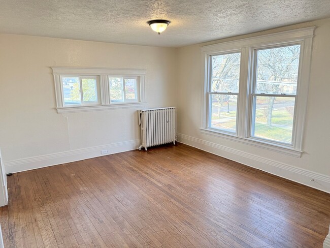 Building Photo - 411 W Washington Ave