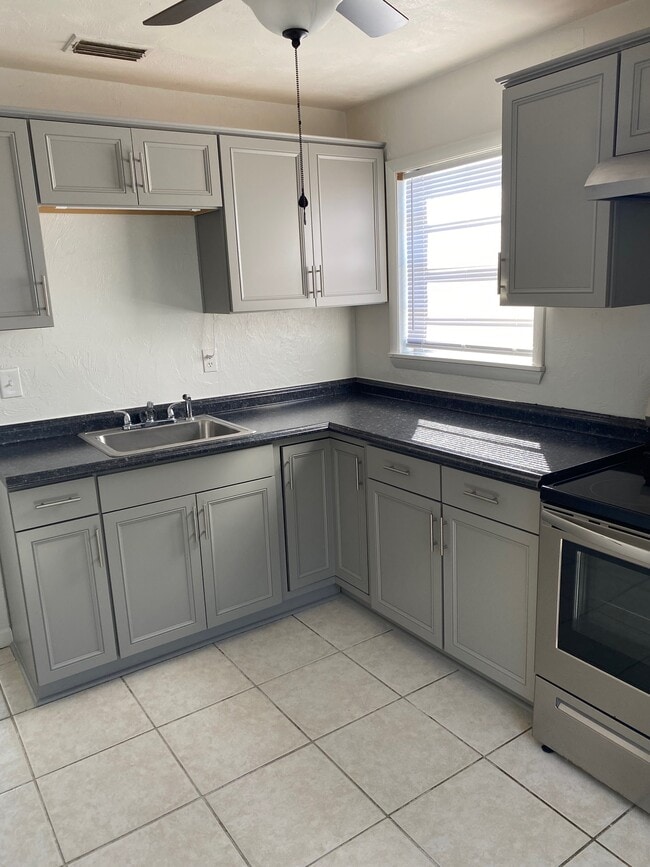 Building Photo - 39 Byron Ellinor Dr