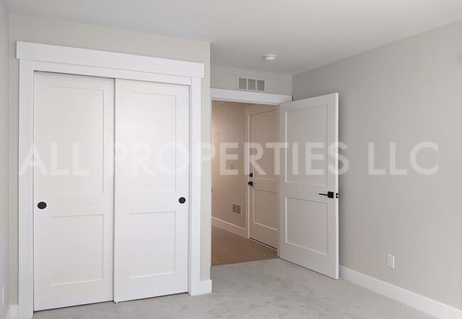 Building Photo - 8048 W 52nd Ln