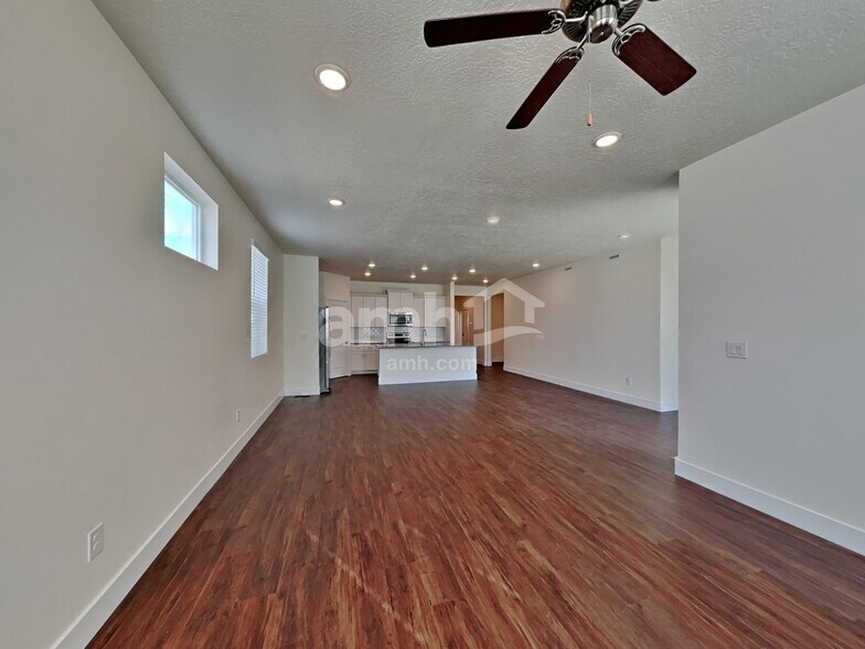 Building Photo - 9429 W Sunchaser St