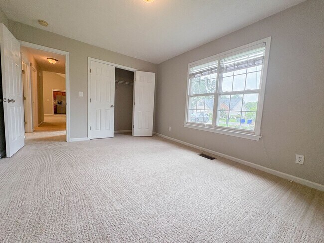Building Photo - 3426 Broomsgrove Dr