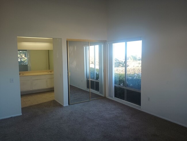 Building Photo - Charming 2BD/2BA Condo w/ Ocean Views - Solana Beach
