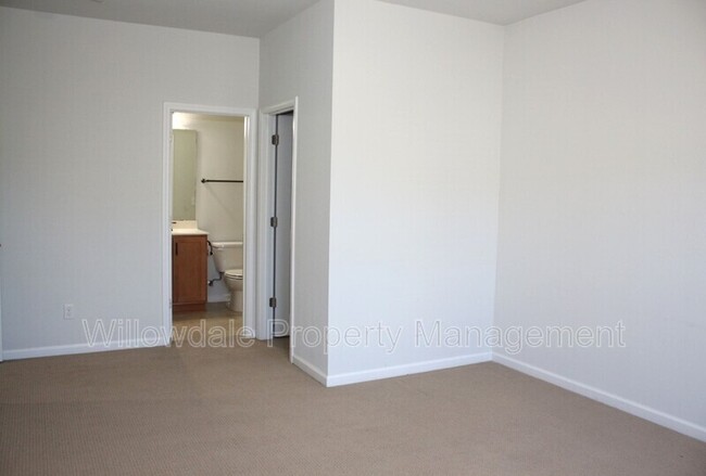 Building Photo - 200 Birdsgrove Ct
