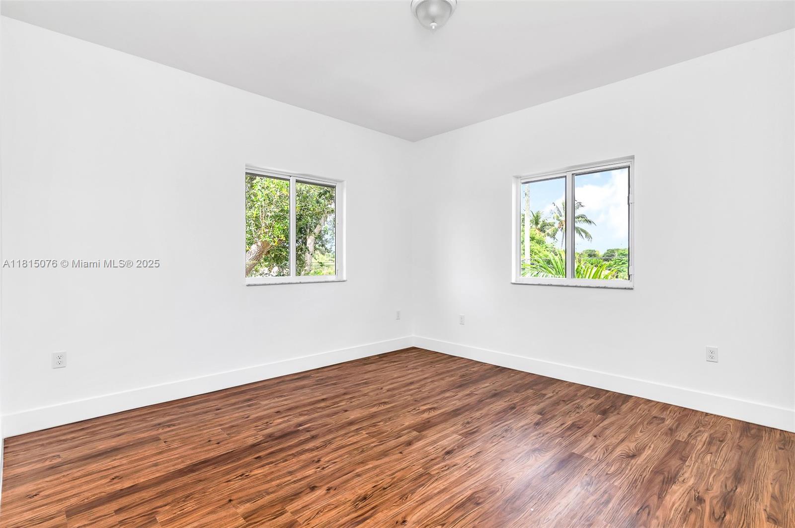 Building Photo - 785 SW 7th Ave