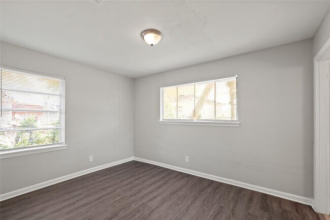 Building Photo - 9610 Foredale St