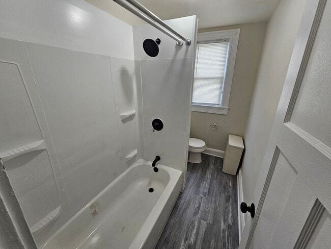 Building Photo - 2 Bedroom 1 Bathroom in Belair-Edison