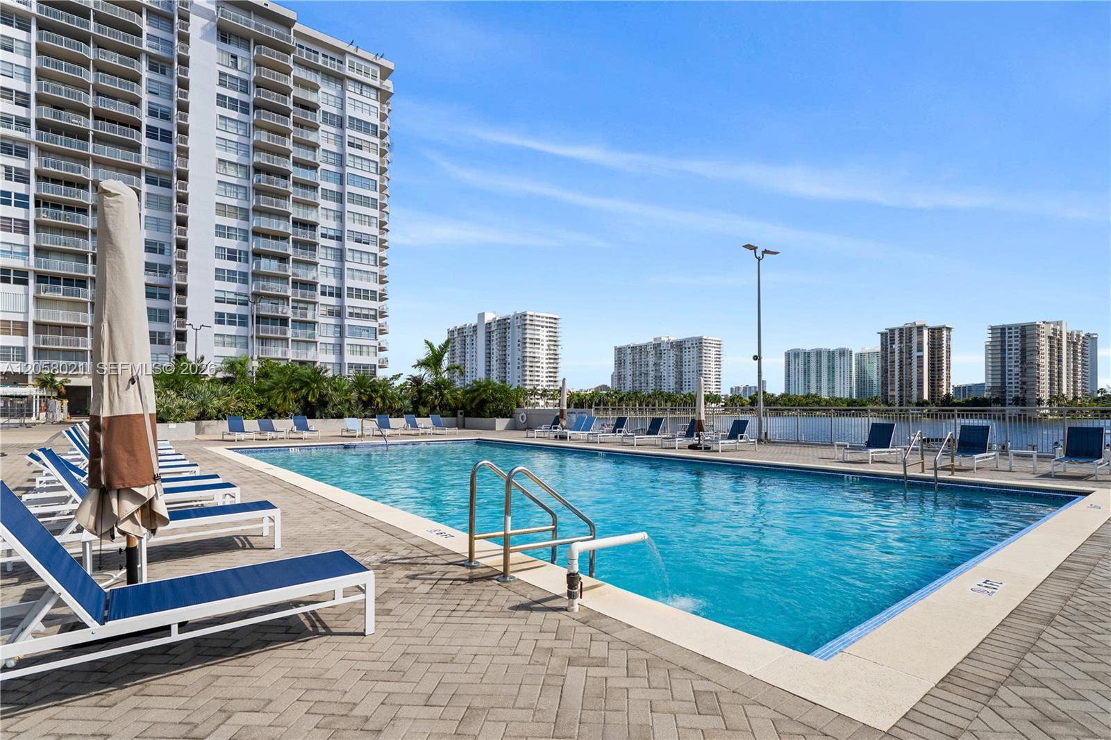 Building Photo - 18011 Biscayne Blvd