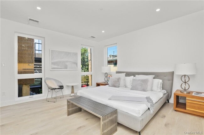 Building Photo - 145 Library Ln