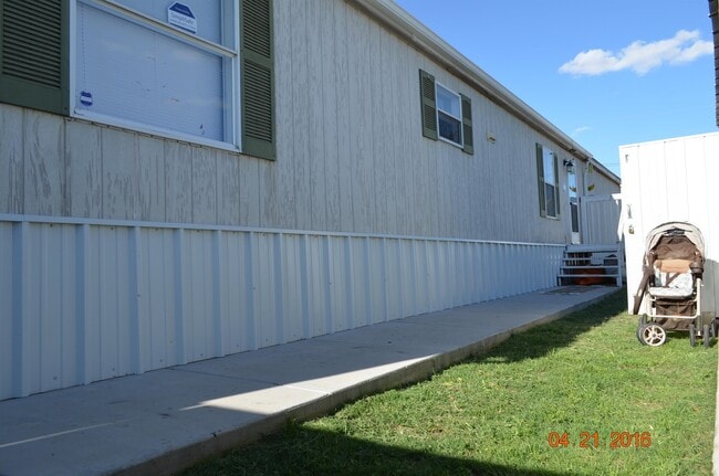 Building Photo - 1105 N Lamesa Rd