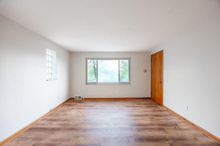 Building Photo - 5165 Stanton Ave