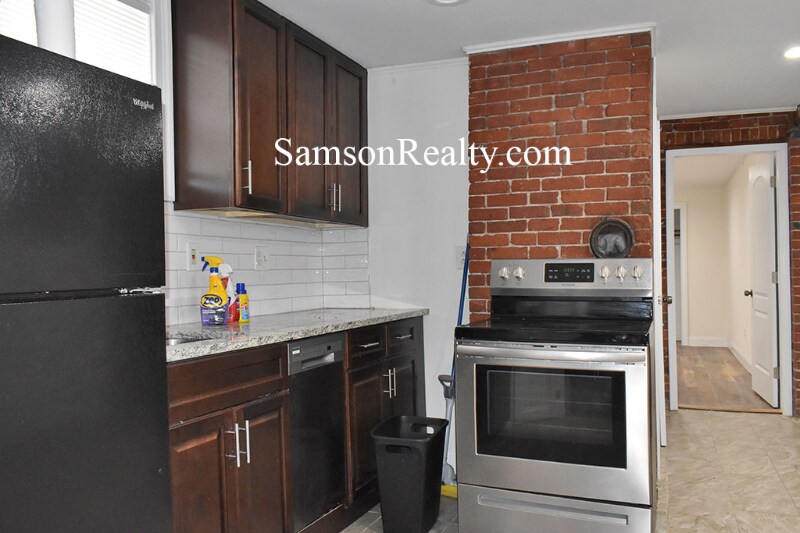 Building Photo - 349 Thayer St