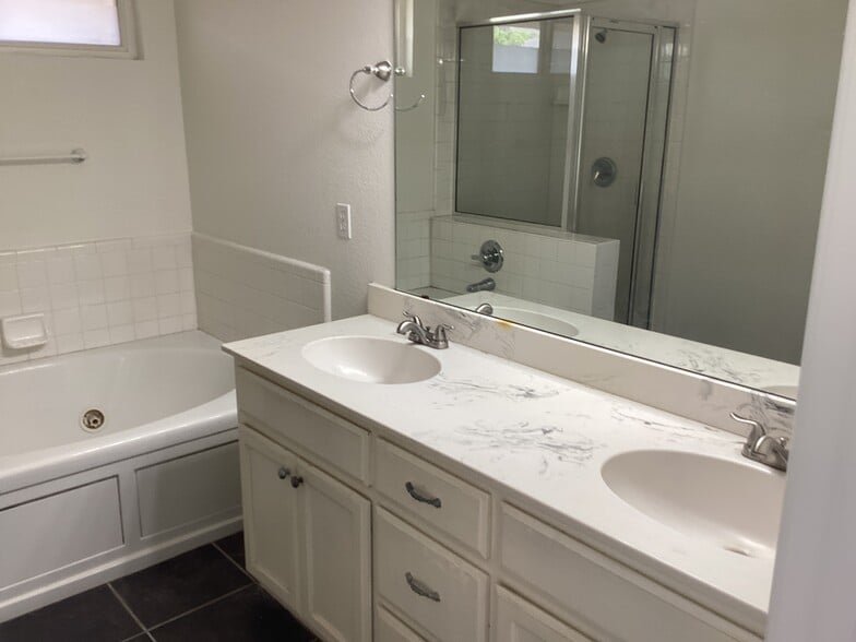 Building Photo - 17621 Lead Ln