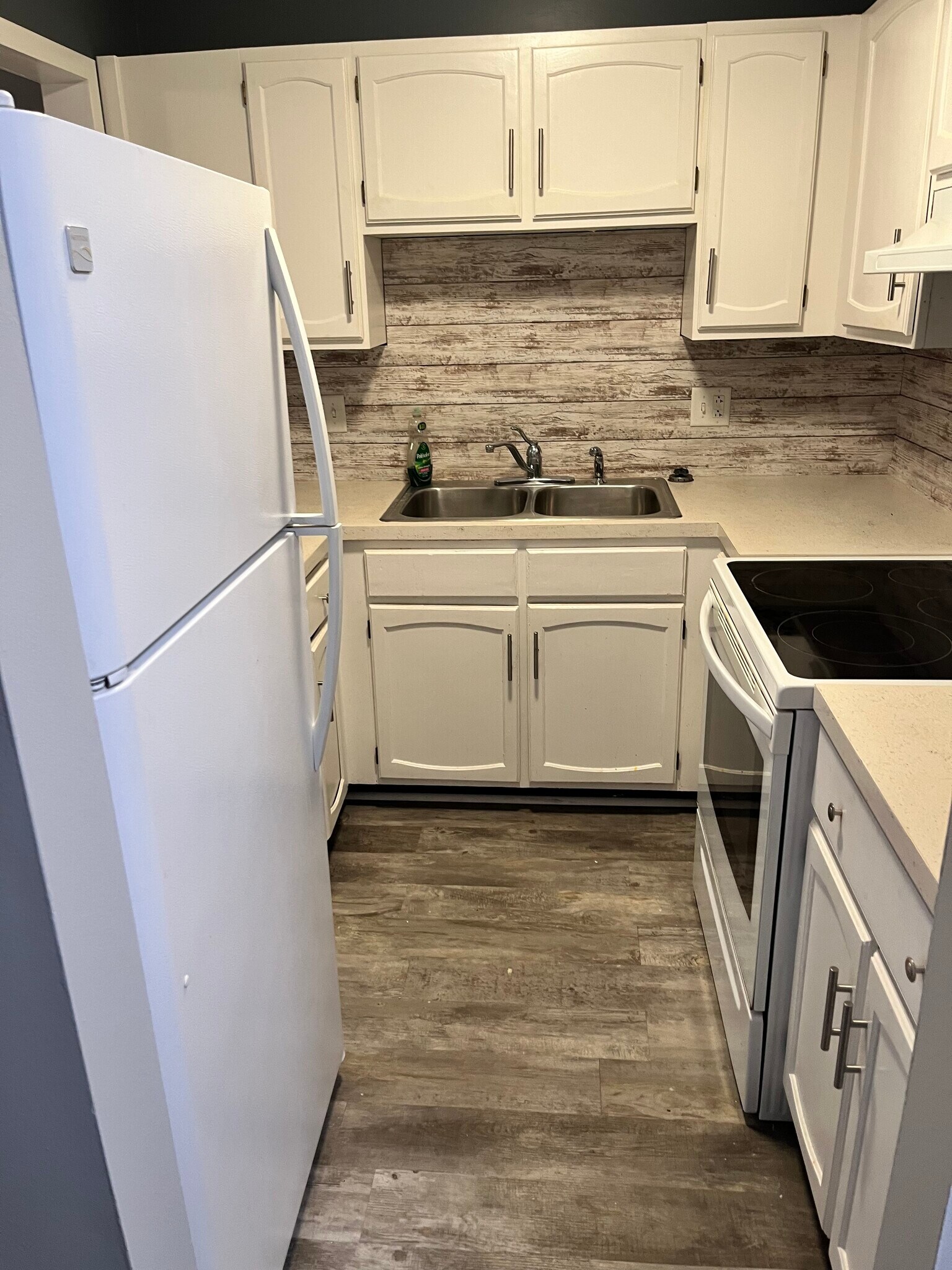 Building Photo - 33803 Electric Blvd