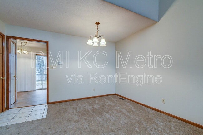 Building Photo - 107 NE Maggie Ave