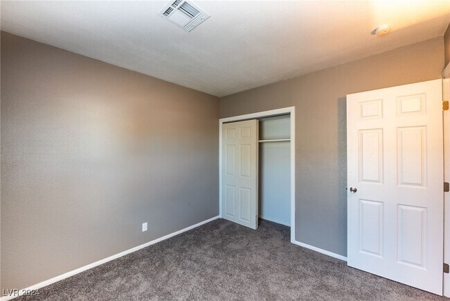 Building Photo - 227 S Texas Ave