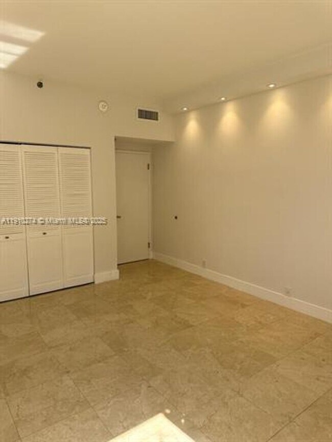 Building Photo - 251 Crandon Blvd