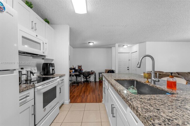 Building Photo - 10630 SW 157th Ct