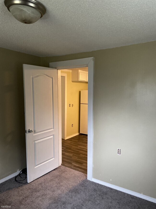 Building Photo - 2 br, 1 bath House - 1005 Country Club Road