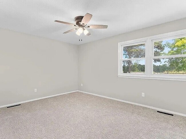 Building Photo - Your Dream Home Just Hit the Market – Don’t Miss Out!