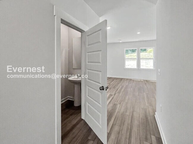 Building Photo - 2284 Robert Gwynne Dr