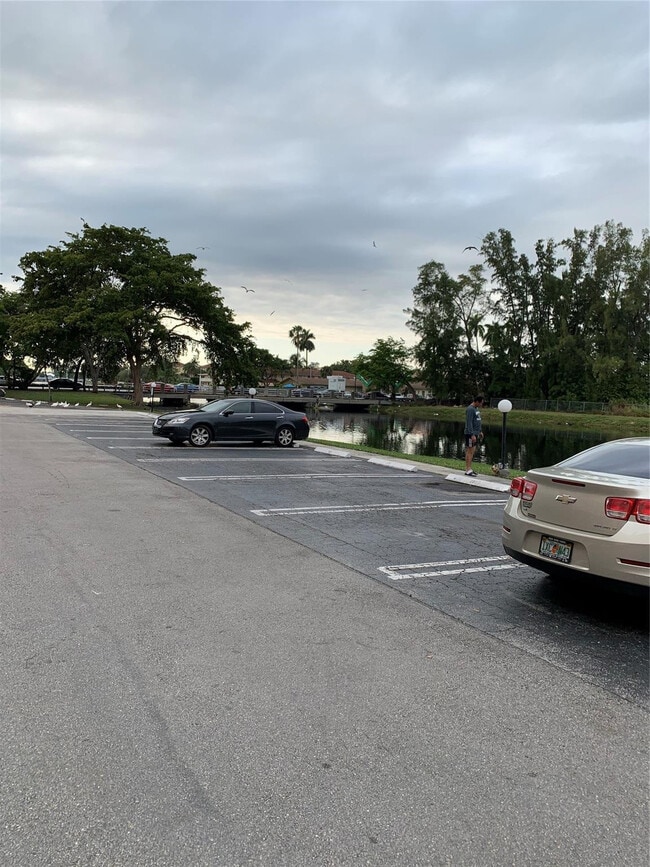 Building Photo - 16465 NE 22nd Ave