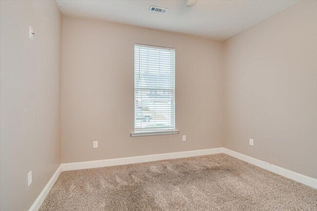 Building Photo - 2020 Fern Crest Ln