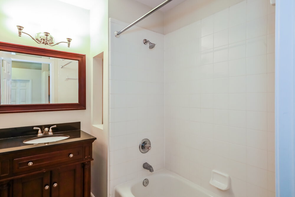 Building Photo - 272 Village Green Ave