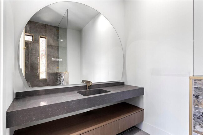 Building Photo - 3600 Lower Roswell Rd