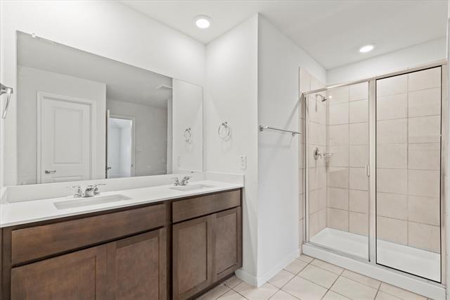Building Photo - 704 Range Dr