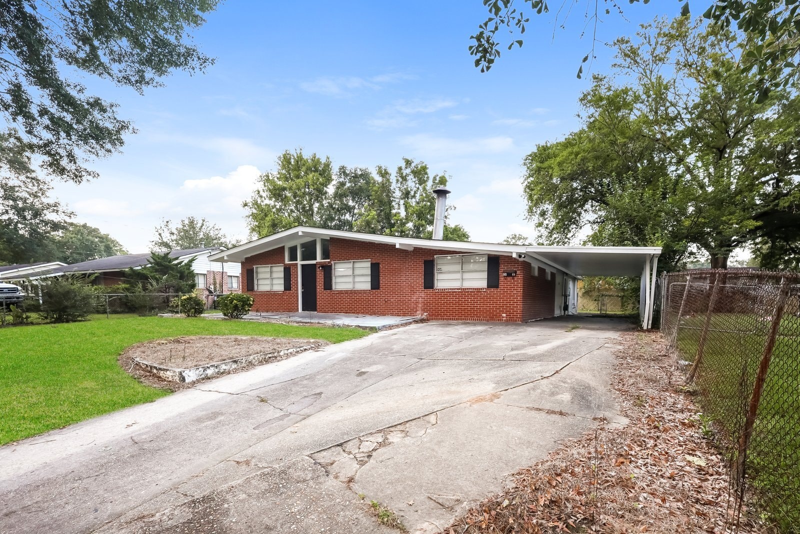 Building Photo - 2410 Broadmoor Dr