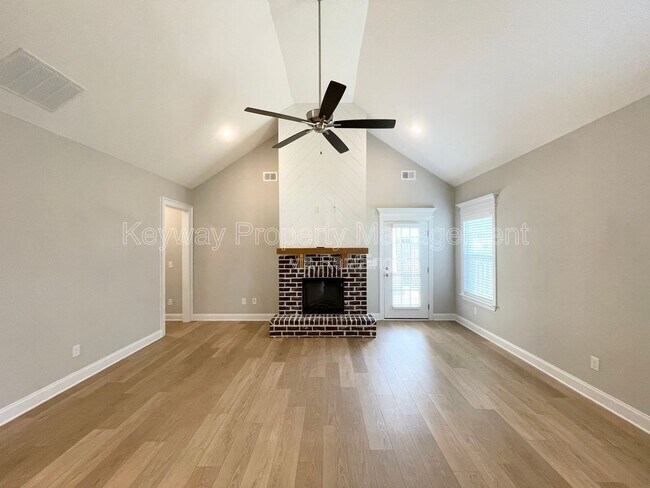 Building Photo - 410 Longford St