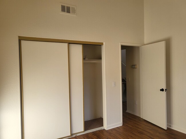 Building Photo - Portofino 2+2 Bedroom Townhouse in Oxnard