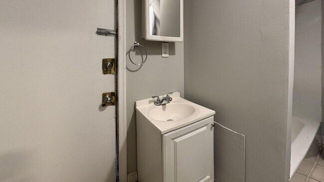 Building Photo - 2427 N Cleveland St