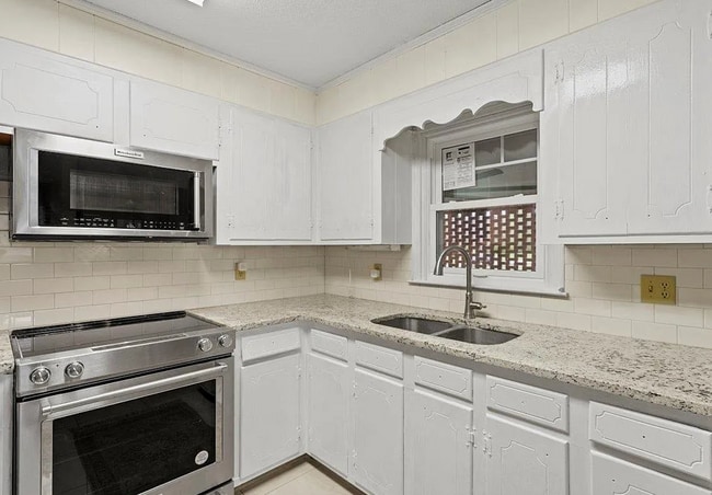 Building Photo - 1007 Highland Dr