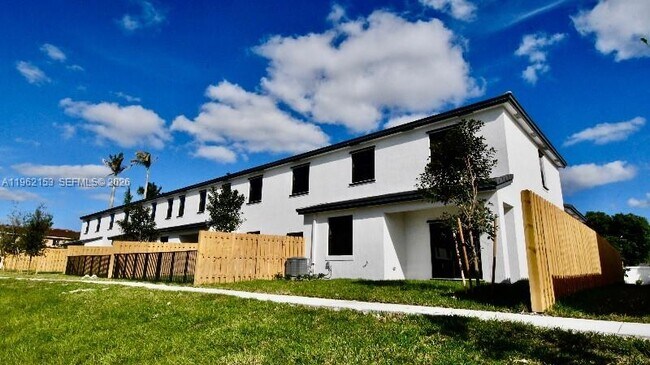 Building Photo - 4949 Peacock Wy